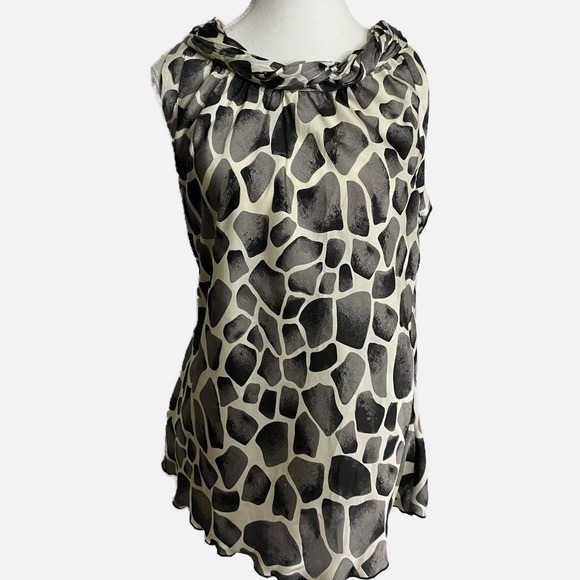 Signature by Larry Levine Tops - Signature by Larry Levine Black and White Giraffe Print‎ Silky Sleeveless Blouse